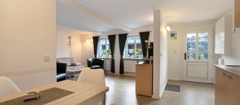 Apartment 'Ketelsens Ferienwohnung' with Private Garden, Balcony and Wi-Fi