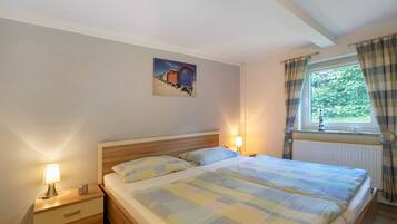 1 bedroom, free WiFi, bed sheets