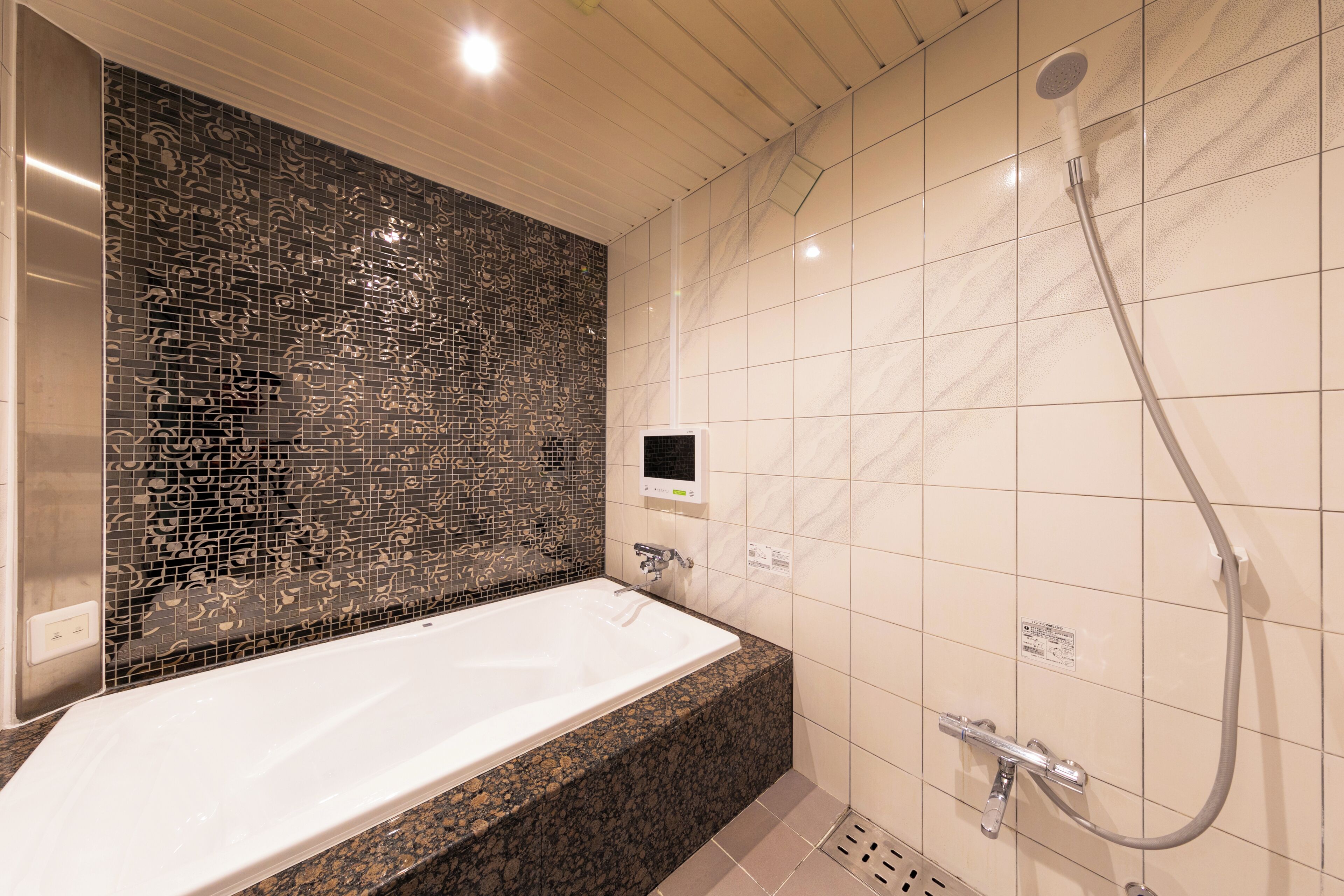 Standard Room | Bathroom | Free toiletries, hair dryer, bathrobes, slippers