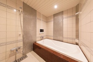 标准房 | 浴室 | 免费洗浴用品、吹风机、浴袍、拖鞋