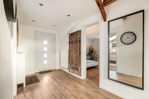 Interior - Apartment 'Ferienwohnung Stilvoll' with Private Garden, Balcony and Wi-Fi (Viöl)