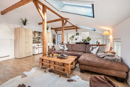 Ferienwohnung Stilvoll" mit Privatem Garten, Balkon und WLAN