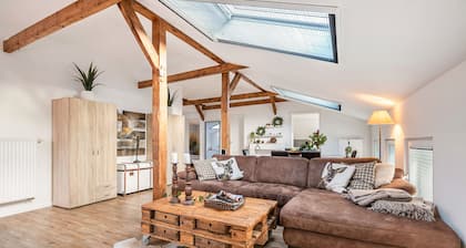 Ferienwohnung Stilvoll" mit Privatem Garten, Balkon und WLAN