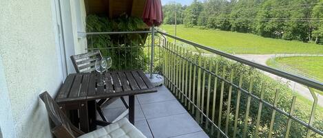 تناول الطعام بالخارج