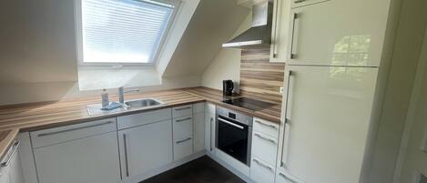 Refrigerador, horno, placa de cocina, lavavajillas