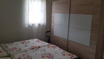 1 bedroom, free WiFi, bed sheets