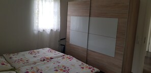 1 bedroom, free WiFi, bed sheets