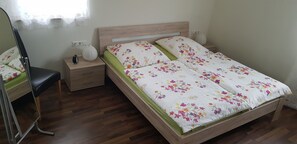 1 bedroom, free WiFi, bed sheets
