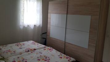 1 bedroom, free WiFi, bed sheets