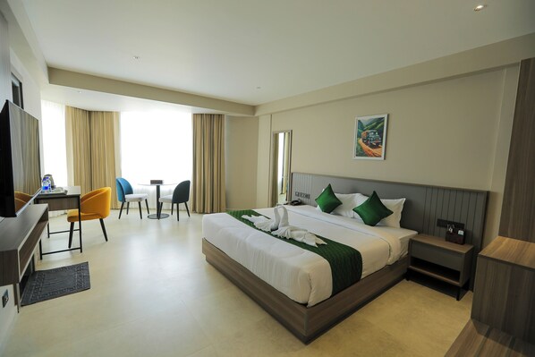 Club Room, 1 King Bed, City View | Egyptian cotton sheets, premium bedding, individually furnished, desk - Mount Land (Sulthan Bathery)