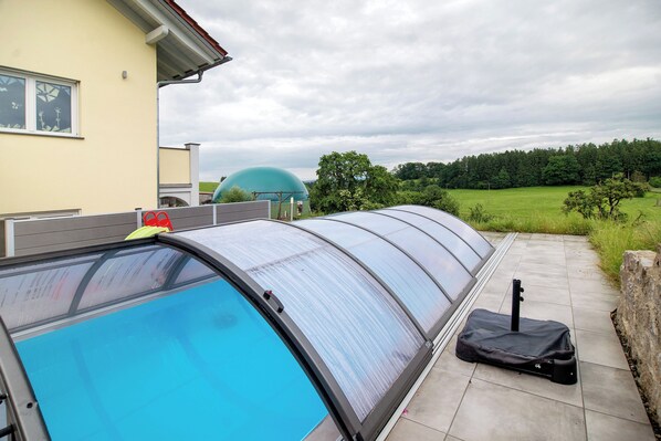 Terrace/patio - Apartment 'Fewo Obstbäumle' with Mountain View, Shared Pool and Wi-Fi (Neukirch)