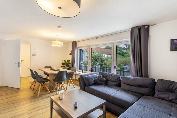 TV - 'Apartment by the Park' with Mountain View and Balcony (Willingen (Upland))