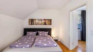 2 chambres, bureau, fer et planche à repasser, accès au Wi-Fi (inclus)