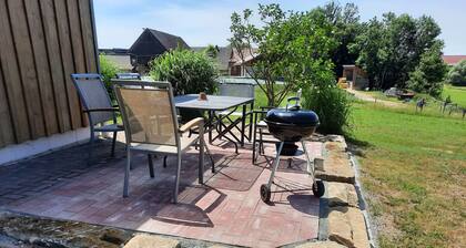 Apartment 'Fewo Tanja's Blumenparadies' with Private Terrace, Shared Garden and Wi-Fi