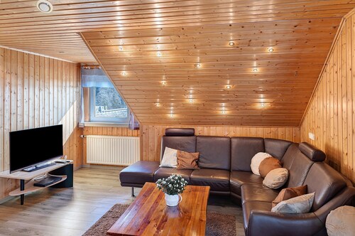 Apartment 'Fewo Tanja's Blumenparadies' with Private Terrace, Shared Garden and Wi-Fi