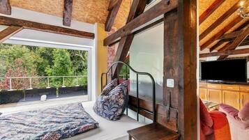 2 makuuhuonetta, silitysrauta/-lauta, ilmainen Wi-Fi, vuodevaatteet