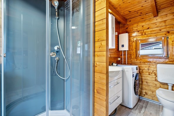 Dusche, Haartrockner, Handtücher