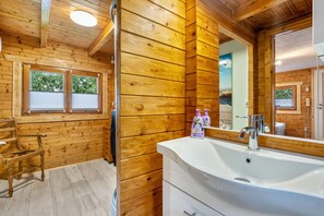 Dusch, hårtork och handdukar