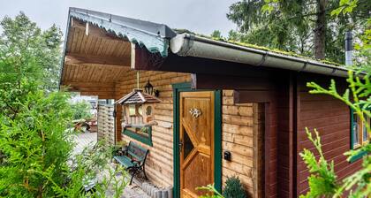 Ferienhaus 'Häuschen Grau' mit privatem Garten und WLAN