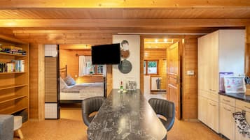 1 slaapkamer, een strijkplank/strijkijzer, gratis wifi, beddengoed