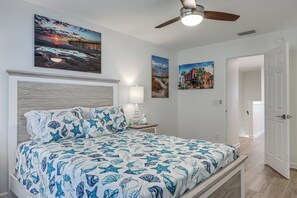 2 bedrooms, iron/ironing board, travel cot, Internet - Fernandina Beach Townhome w/ Patio: Walk to Beach! (Fernandina Beach)