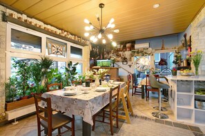 Dining - Holiday Apartment Baltic Sea with Shared Terrace, Wi-Fi and Air Conditioning (Kloster Lehnin)