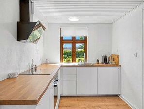 Refrigerador, horno, lavavajillas y periquera 