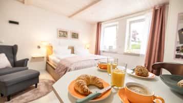 1 habitación, escritorio, wifi gratis y ropa de cama