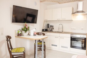 Frigorifero, forno, piano cottura, lavastoviglie