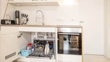 Réfrigérateur, four, plaque de cuisson, lave-vaisselle