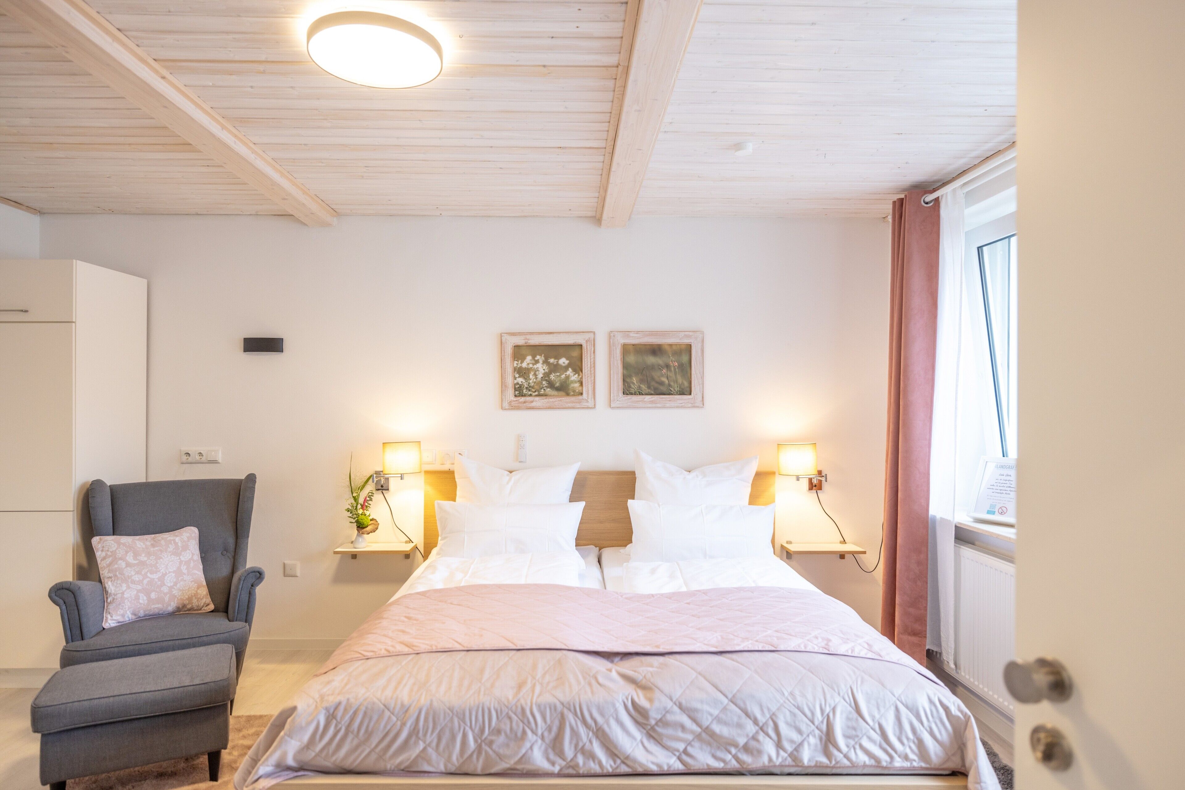 1 bedroom, desk, free WiFi, bed sheets