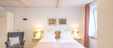 1 bedroom, desk, free WiFi, bed sheets