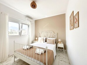 4 chambres, fer et planche à repasser, Wi-Fi, draps fournis