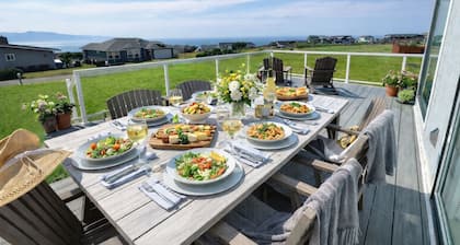 Beach Elegant: Epic Sunset Views, Wildlife, Close to Beach, Hiking and Location+