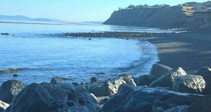 5 star • Spectacular ocean view, sunsets, walk to beach, close to town