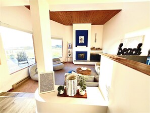 Lobby - Beach Elegant: Epic Sunset Views, Wildlife, Close to Beach, Hiking and Location+ (Coupeville)