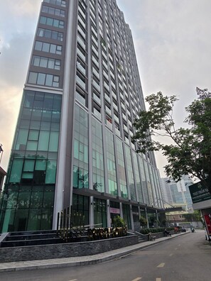 Exterior - Cozy 3-bedroom apartment with lakeview in fabulous Thanh Xuân, Hà Nội (Thanh Xuân, Hà Nội)