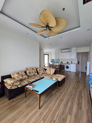 Living area - Cozy 3-bedroom apartment with lakeview in fabulous Thanh Xuân, Hà Nội (Thanh Xuân, Hà Nội)