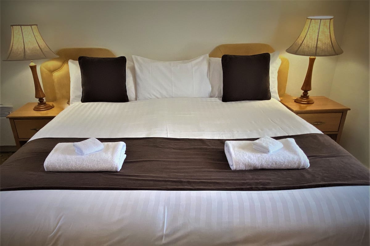 Doppia Deluxe, non fumatori, vista giardino | 2 camere, biancheria da letto ipoallergenica, una scrivania