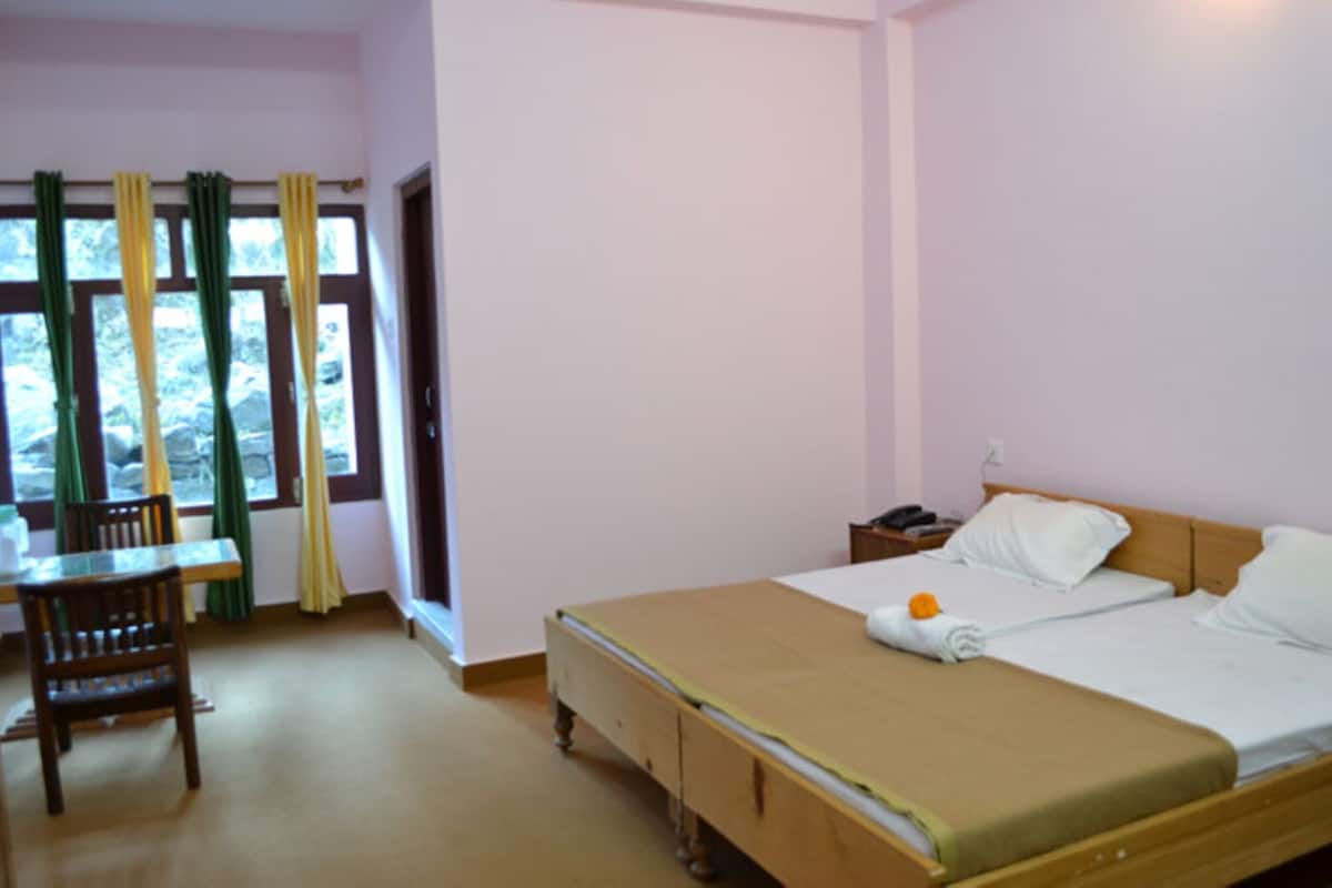 Deluxe Room | Free WiFi, bed sheets