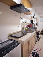 Estudio estándar, 1 cama de matrimonio con sofá cama, vistas a la ciudad | Cocina privada