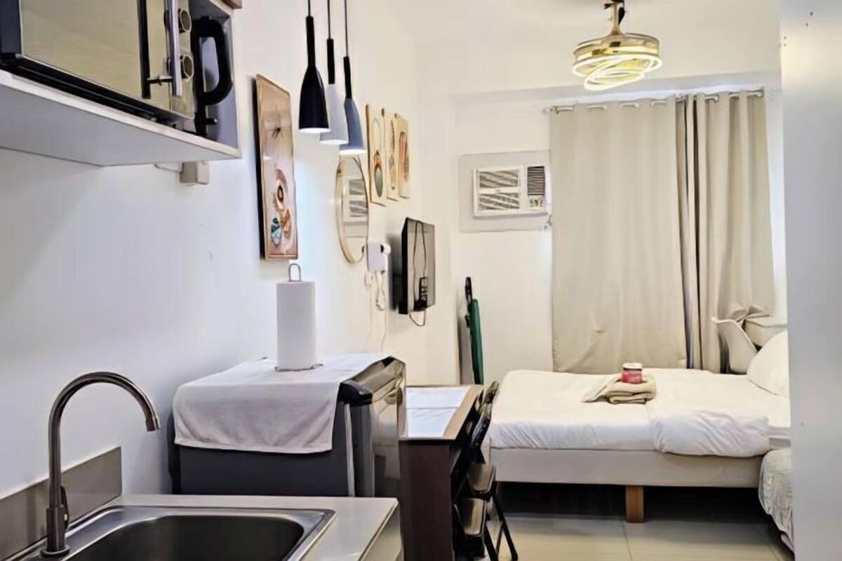 Premium bedding, down comforters, memory foam beds, desk