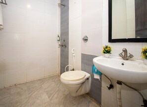 Habitació estàndard, vistes a la ciutat | Bany | Dutxa