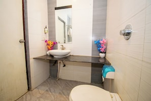 Deluxe Room | Bathroom