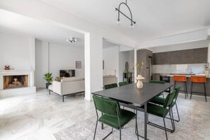 Dining - Homely 3BR Apartment in Marousi (Marousi)