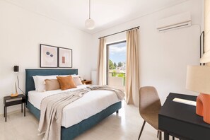 4 bedrooms, desk, iron/ironing board, free WiFi - Homely 3BR Apartment in Marousi (Marousi)