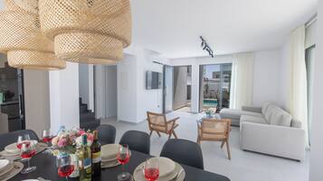 Villa, 4 Bedrooms, Private Pool, Garden View | Dining