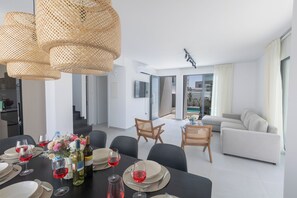 Villa, 4 Schlafzimmer, eigener Pool, Gartenblick | Speisen