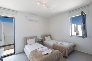 4 bedrooms, soundproofing - Protaras Semeli Villa Se8 (Paralimni)
