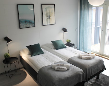 Tabla de planchar con plancha y wifi gratis . Forenom Serviced Apts Vantaa Jokiniemi